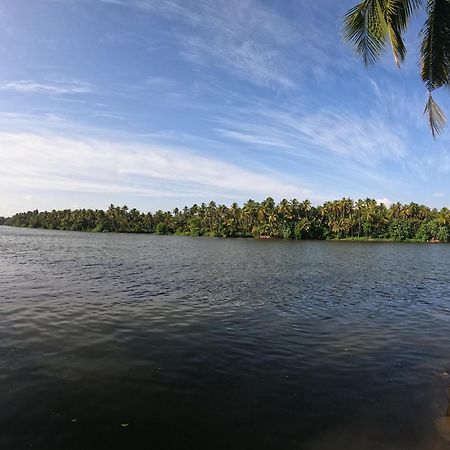 Ambili Riverfront Villa With Party Hall Irimbranallur المظهر الخارجي الصورة