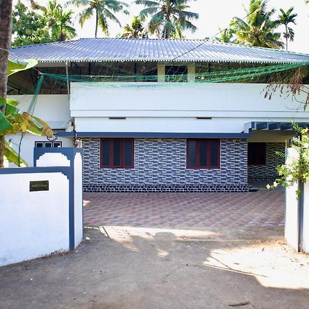 Ambili Riverfront Villa With Party Hall Irimbranallur المظهر الخارجي الصورة